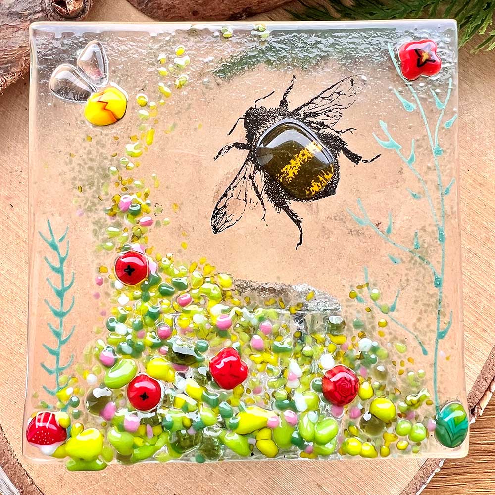 Red Bee Tea Light in Flower Garden with Murrine Elements - Image 2