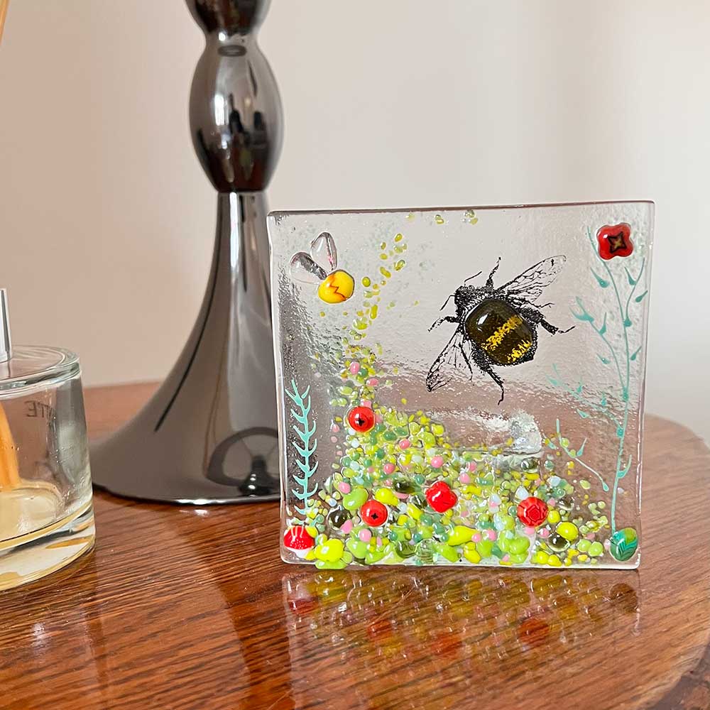 Red Bee Tea Light in Flower Garden with Murrine Elements
