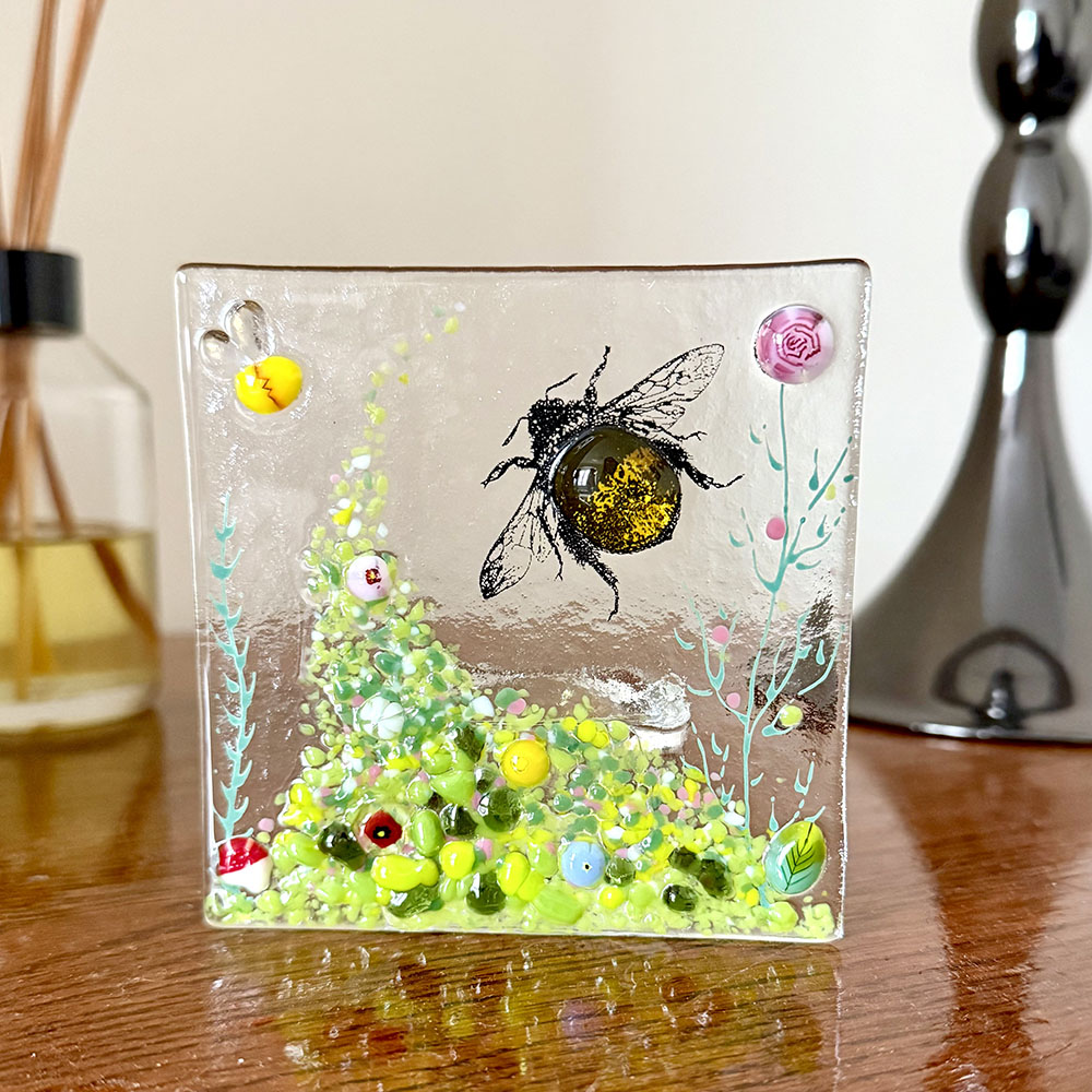 Pink Bee Tea Light in Flower Garden with Murrine Elements - Image 3