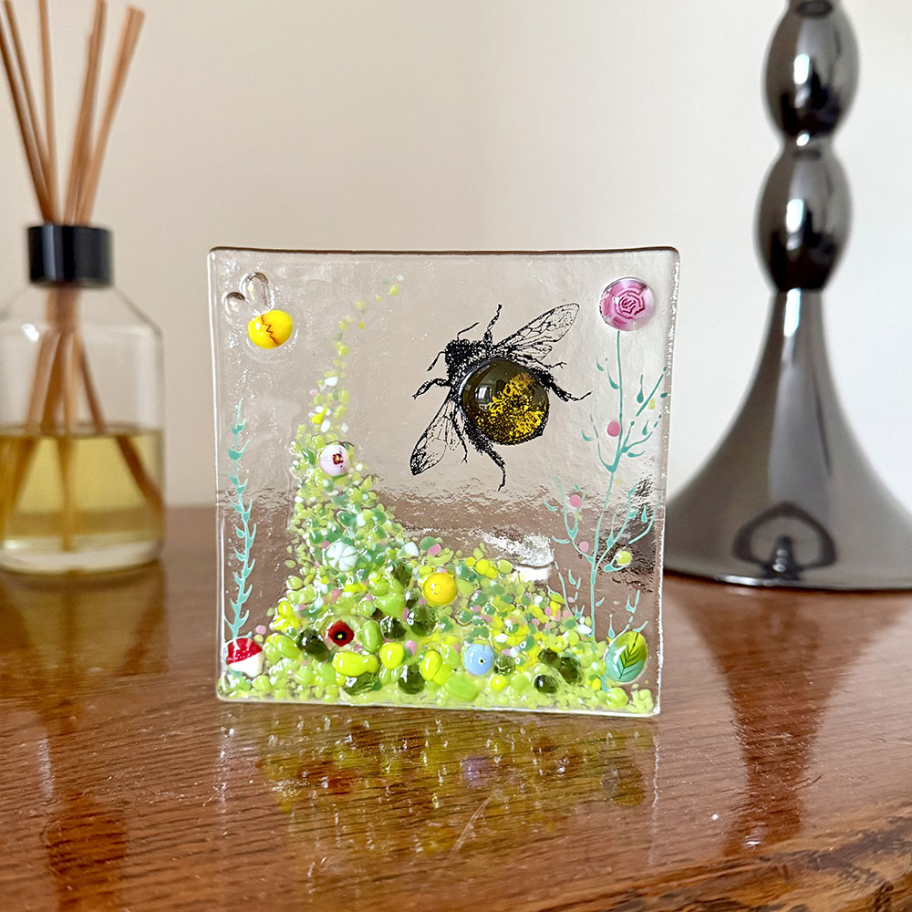Pink Bee Tea Light in Flower Garden with Murrine Elements