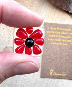 Alternative view of Poppy Pocket Pebble