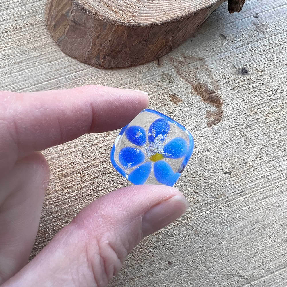 Handmade Memorial Ashes Glass Forget-Me-Not Pebble - Image 5