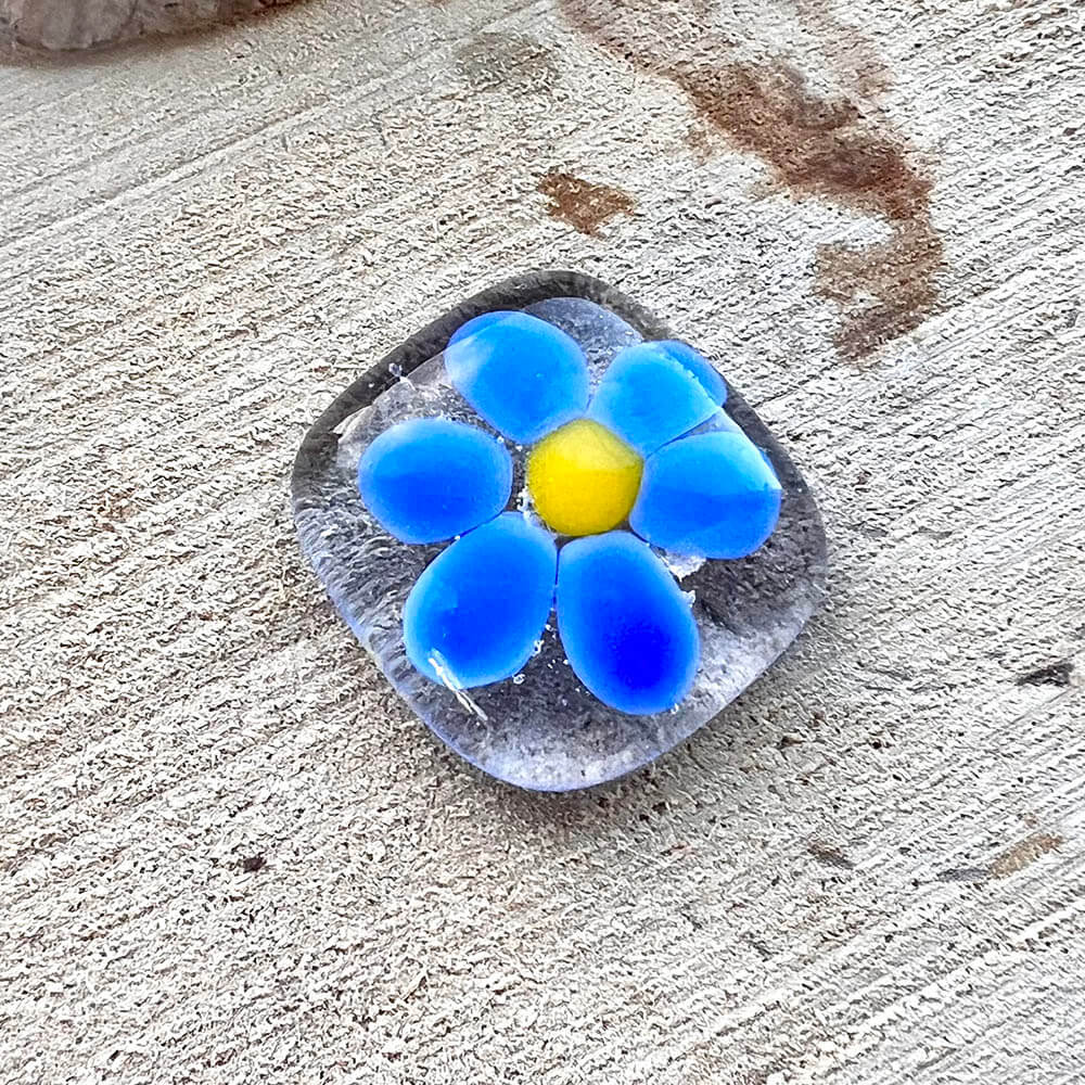 Handmade Memorial Ashes Glass Forget-Me-Not Pebble - Image 3